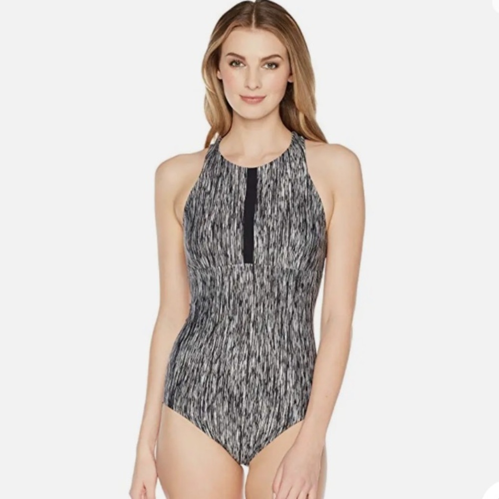 Nike L26350 Womens Black Rush Heather High Neck One-Piece Swimsuit W-542 Sz M